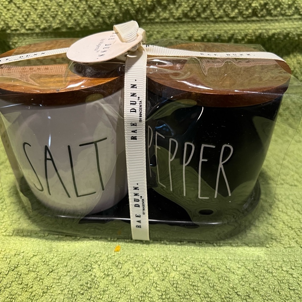 Rae Dunn salt and pepper shakers